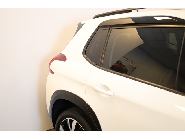 Foto 9 van Peugeot 2008 PT 110 GT-Line Automaat-6 Panorama ruit | Trekhaak | Apple Carplay / Android Auto |