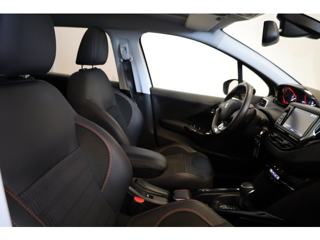 Peugeot 2008 PT 110 GT-Line Automaat-6 Panorama ruit | Trekhaak | Apple Carplay / Android Auto |