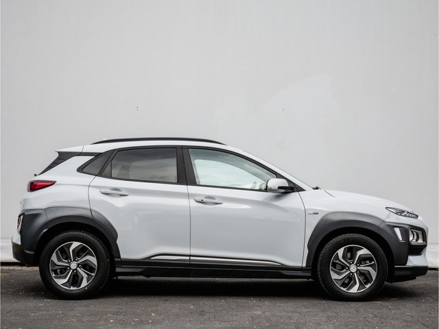 Foto 2 van Hyundai KONA 1.6 GDI HEV Fashion Adapt. cruise/ Carplay/ DAB+/ Camera/ Full map navigatie