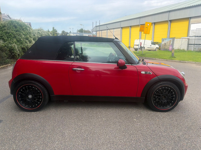 Foto 4 van Mini Cabrio 1.6 Cooper Cabriolet! Airco! 147DKM! Nw Apk!