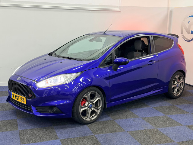 Foto 3 van Ford Fiesta 1.6 ST2 / RECENT DISTRIBUTIE VV / RICARDO STOELEN / DEALER ONDERHOUDEN