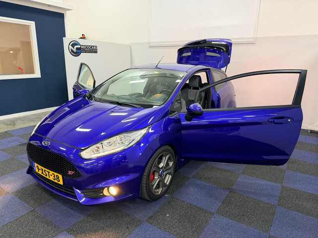 Foto 6 van Ford Fiesta 1.6 ST2 / RECENT DISTRIBUTIE VV / RICARDO STOELEN / DEALER ONDERHOUDEN