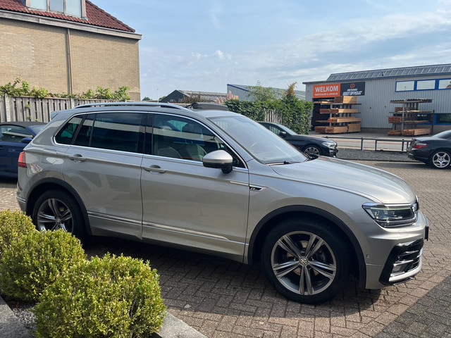 Foto 3 van Volkswagen Tiguan 1.4 TSI 150PK AUT 3x R-line pano trekh virtual led