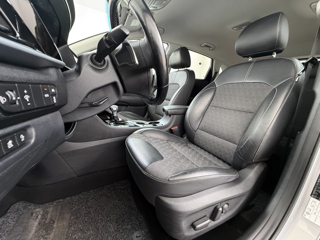 Foto 3 van Kia Niro 141PK PHEV Hybride Automaat Trekhaak Adap.Cruise Stoelverwarming Navi Camera Apple Carplay