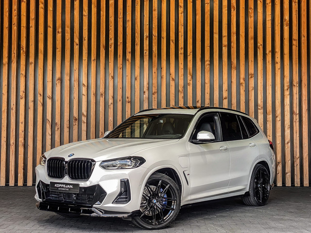Foto 2 van BMW X3 xDrive30e 292PK High Executive M-Sport | M-SPORT KUIPSTOELEN | HEAD-UP | PANO | HARMAN KARDON