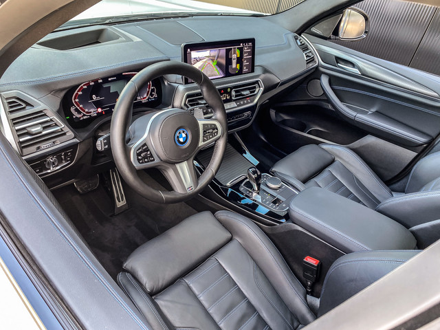 Foto 9 van BMW X3 xDrive30e 292PK High Executive M-Sport | M-SPORT KUIPSTOELEN | HEAD-UP | PANO | HARMAN KARDON