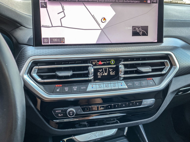 Foto 4 van BMW X3 xDrive30e 292PK High Executive M-Sport | M-SPORT KUIPSTOELEN | HEAD-UP | PANO | HARMAN KARDON