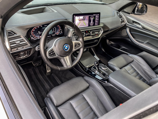 Foto 8 van BMW X3 xDrive30e 292PK High Executive M-Sport | M-SPORT KUIPSTOELEN | HEAD-UP | PANO | HARMAN KARDON