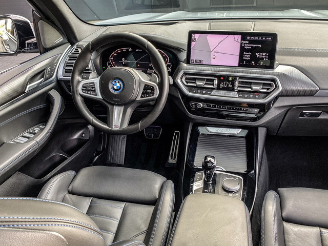 Foto 6 van BMW X3 xDrive30e 292PK High Executive M-Sport | M-SPORT KUIPSTOELEN | HEAD-UP | PANO | HARMAN KARDON
