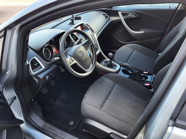 Foto 5 van Opel Astra Sports Tourer 1.4 Turbo Selection / Airco / Trekhaak / Cruise Control /