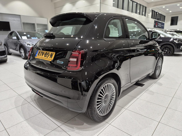 Foto 3 van Fiat 500 Icon 42 kWh | Stoelverwarming | Bluetooth | Camera | Apple CarPlay / Android Auto |