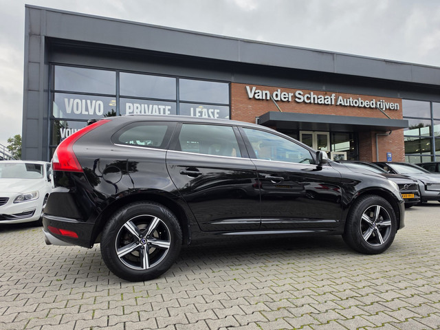 Foto 7 van Volvo XC60 2.0 T5 FWD Nordic+ | Achteruitrijd Camera | Afneembare Trekhaak | / R-Design | Voorstoele