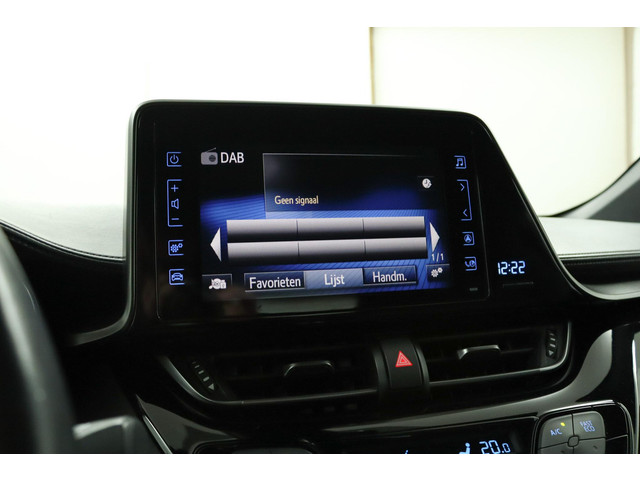 Foto 4 van Toyota C-HR 1.2 Dynamic | 1.300kg trekgewicht! | Camera | Keyless Start | Electrisch inklapbare buit
