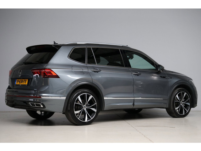 Foto 3 van Volkswagen Tiguan Allspace 1.5 TSI R-Line 7p | panoramadak | head-up | harmankardon | elek. trekhaak