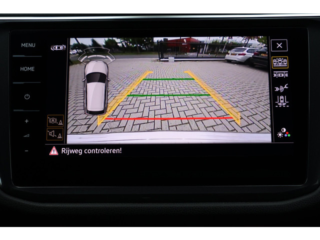Foto 7 van Volkswagen Tiguan Allspace 1.5 TSI R-Line 7p | panoramadak | head-up | harmankardon | elek. trekhaak