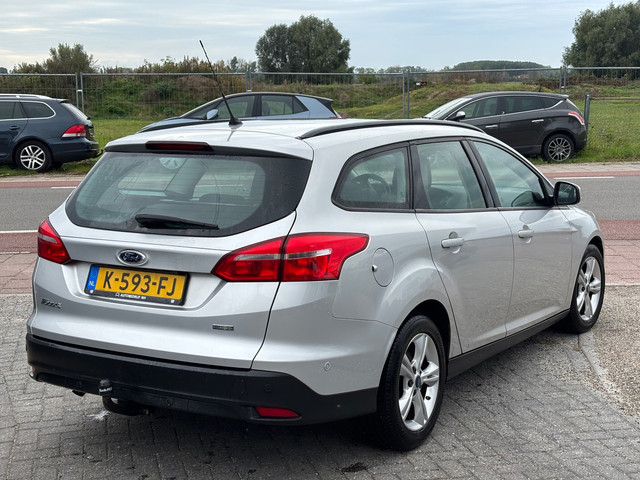 Foto 3 van Ford Focus Wagon 1.0 Titanium Edition nette auto !