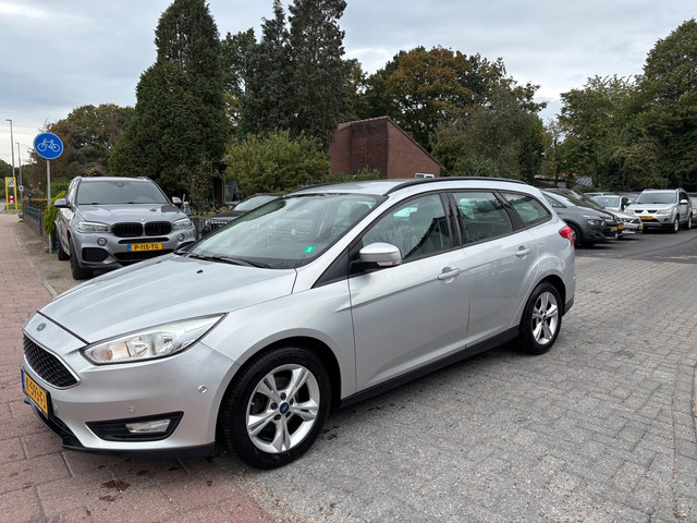 Foto 4 van Ford Focus Wagon 1.0 Titanium Edition nette auto !