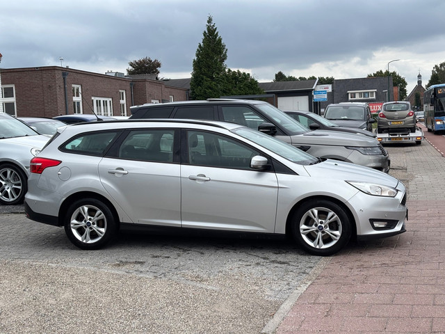Foto 7 van Ford Focus Wagon 1.0 Titanium Edition nette auto !