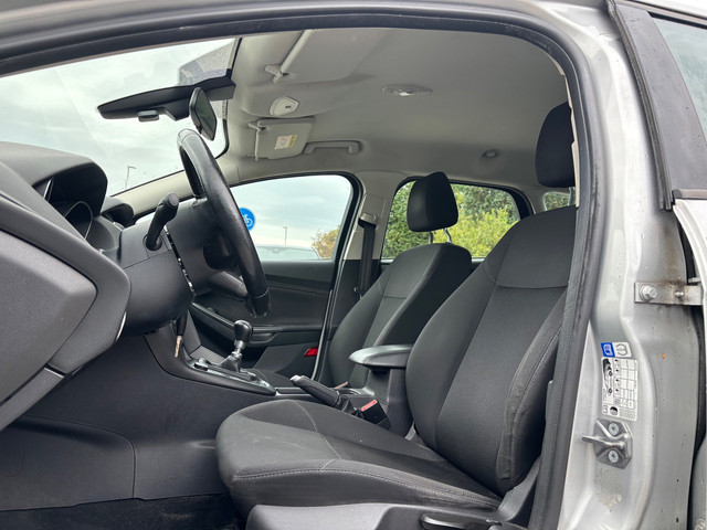 Foto 9 van Ford Focus Wagon 1.0 Titanium Edition nette auto !