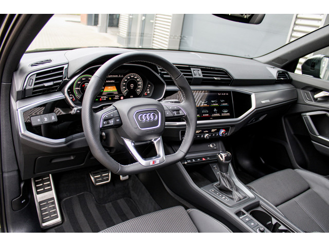 Foto 3 van Audi Q3 Sportback 45 TFSI e S edition | Pano | Top view camera | Keyless | Standkachel | LED