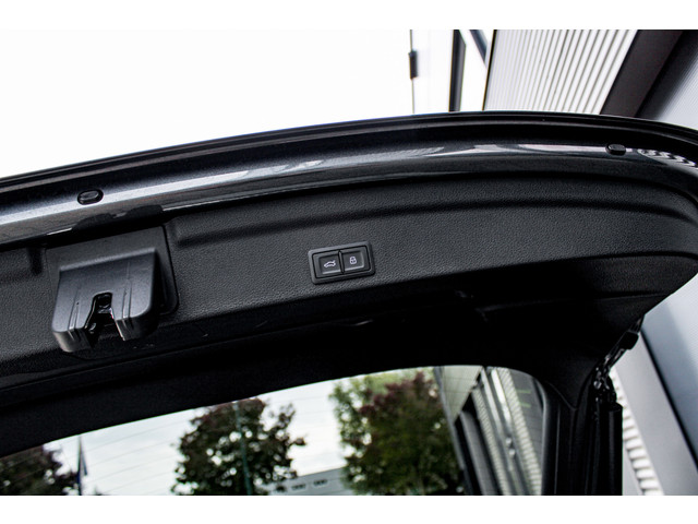 Foto 9 van Audi Q3 Sportback 45 TFSI e S edition | Pano | Top view camera | Keyless | Standkachel | LED