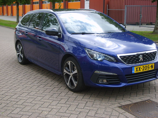 Foto 3 van Peugeot 308 SW 1.2 PureTech GT-line (bj 2019)
