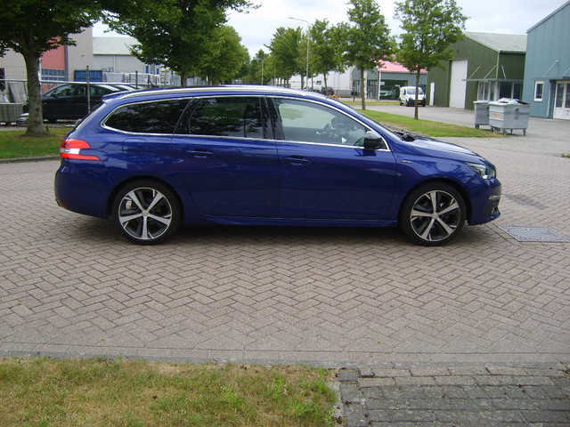 Foto 4 van Peugeot 308 SW 1.2 PureTech GT-line (bj 2019)