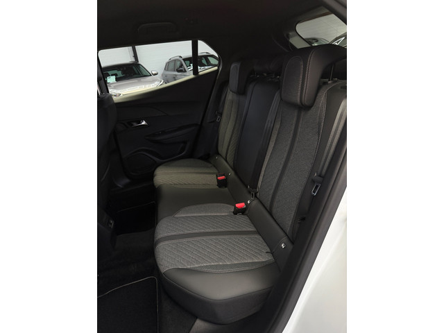 Foto 7 van Peugeot 2008 1.2 PureTech 130 Allure CarPlay