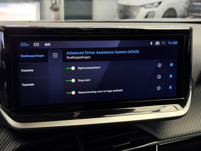 Foto 4 van Peugeot 2008 1.2 PureTech 130 Allure CarPlay
