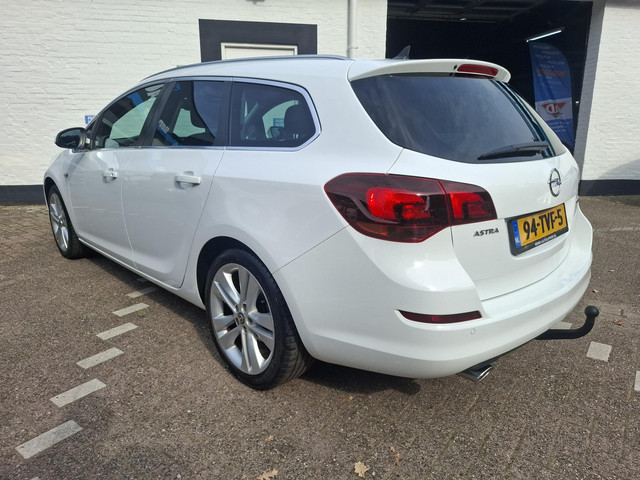 Foto 8 van Opel Astra Sports Tourer 1.4 Turbo Sport /Nieuwe apk bij aflevering/Navigatie/Trekhaak/parrot