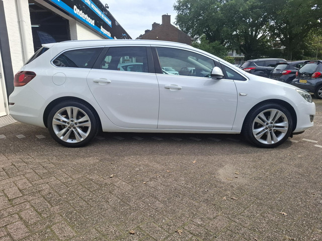 Foto 3 van Opel Astra Sports Tourer 1.4 Turbo Sport /Nieuwe apk bij aflevering/Navigatie/Trekhaak/parrot