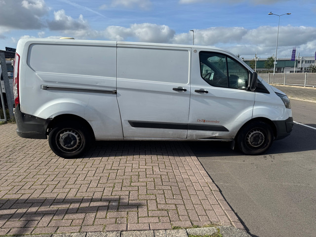 Foto 5 van Ford Transit Custom 330 2.2 TDCI L2H1 Ambiente
