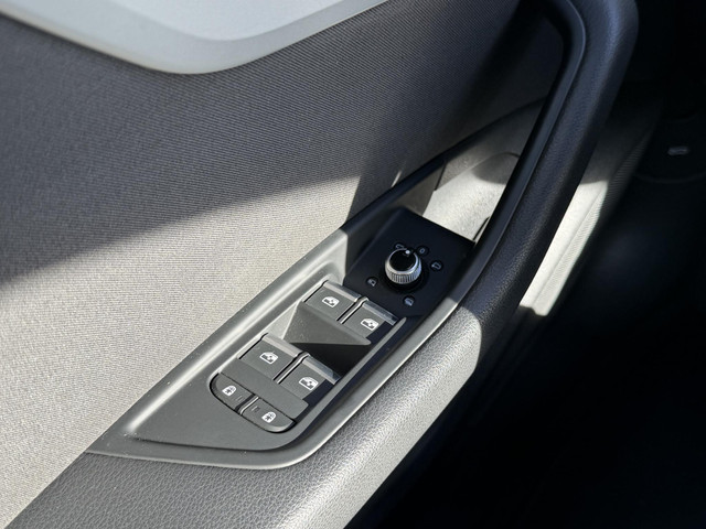 Foto 6 van Audi A4 Avant 40 TFSI S edition Competition S Line - Panoramadak - Apple Carplay - Led lampen
