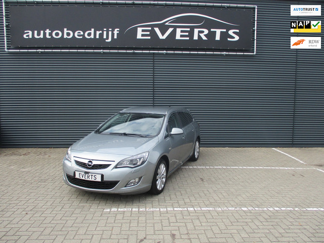 Opel Astra Sports Tourer 1.4 Turbo Cosmo dealer onderhouden in top staat speciale uitvoering scherpe