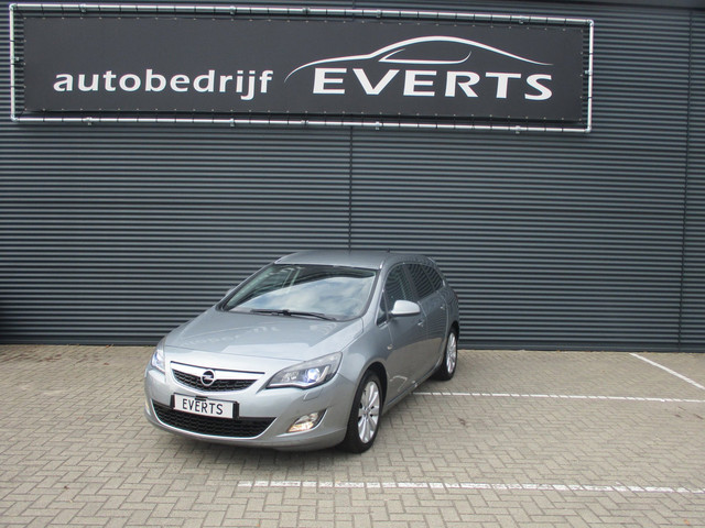 Foto 2 van Opel Astra Sports Tourer 1.4 Turbo Cosmo dealer onderhouden in top staat speciale uitvoering scherpe
