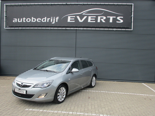 Foto 3 van Opel Astra Sports Tourer 1.4 Turbo Cosmo dealer onderhouden in top staat speciale uitvoering scherpe
