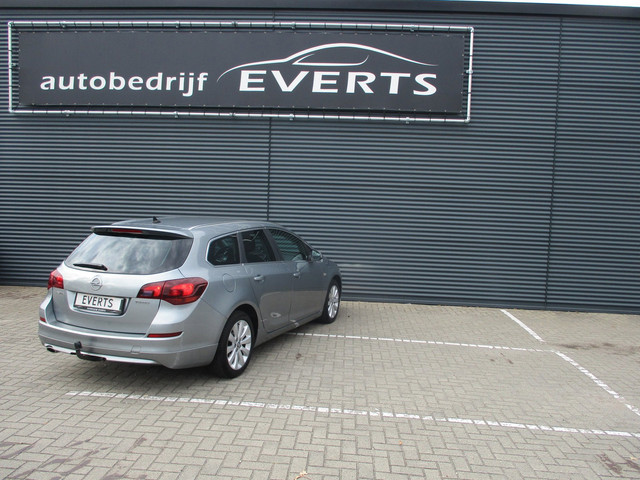 Foto 5 van Opel Astra Sports Tourer 1.4 Turbo Cosmo dealer onderhouden in top staat speciale uitvoering scherpe