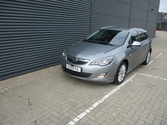 Foto 6 van Opel Astra Sports Tourer 1.4 Turbo Cosmo dealer onderhouden in top staat speciale uitvoering scherpe