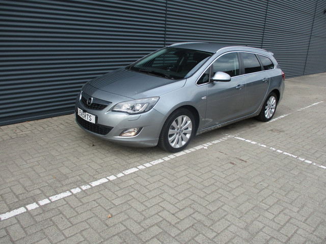 Foto 7 van Opel Astra Sports Tourer 1.4 Turbo Cosmo dealer onderhouden in top staat speciale uitvoering scherpe