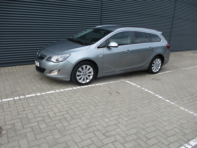 Foto 8 van Opel Astra Sports Tourer 1.4 Turbo Cosmo dealer onderhouden in top staat speciale uitvoering scherpe