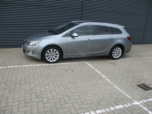 Foto 9 van Opel Astra Sports Tourer 1.4 Turbo Cosmo dealer onderhouden in top staat speciale uitvoering scherpe