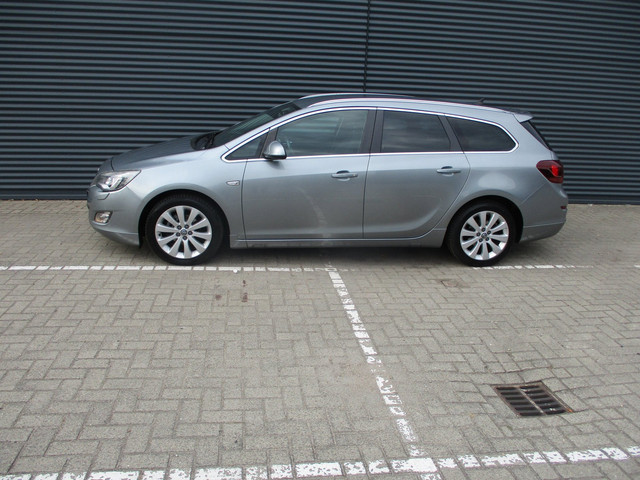Foto 10 van Opel Astra Sports Tourer 1.4 Turbo Cosmo dealer onderhouden in top staat speciale uitvoering scherpe