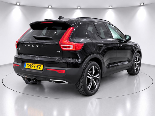 Foto 3 van Volvo XC40 2.0 T4 R-Design Panodak Trekhkaak Camera Leer+Memory Privacyglas