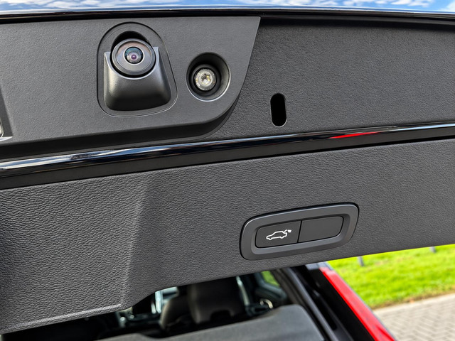 Foto 5 van Volvo XC40 2.0 T4 R-Design Panodak Trekhkaak Camera Leer+Memory Privacyglas