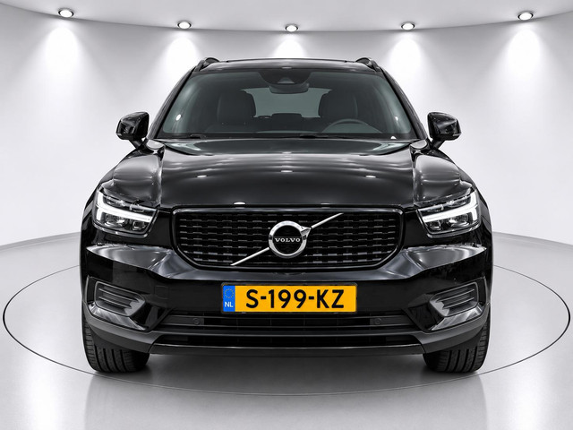 Foto 8 van Volvo XC40 2.0 T4 R-Design Panodak Trekhkaak Camera Leer+Memory Privacyglas