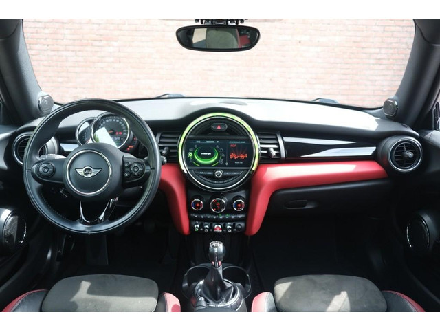 Foto 2 van MINI Cooper S 192pk Chili Serious Business | JCW Pakket | Panoramadak | Keyless | Camera | Harman/ka
