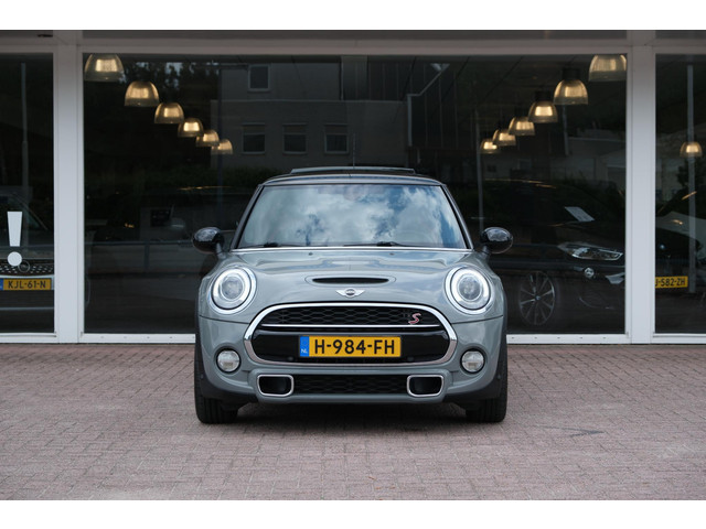 Foto 10 van MINI Cooper S 192pk Chili Serious Business | JCW Pakket | Panoramadak | Keyless | Camera | Harman/ka
