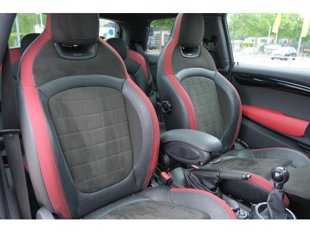 Foto 6 van MINI Cooper S 192pk Chili Serious Business | JCW Pakket | Panoramadak | Keyless | Camera | Harman/ka