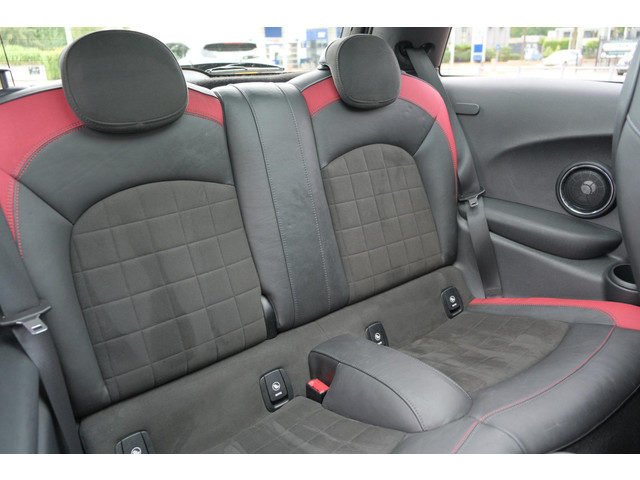 Foto 5 van MINI Cooper S 192pk Chili Serious Business | JCW Pakket | Panoramadak | Keyless | Camera | Harman/ka