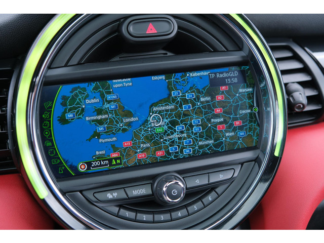 Foto 4 van MINI Cooper S 192pk Chili Serious Business | JCW Pakket | Panoramadak | Keyless | Camera | Harman/ka